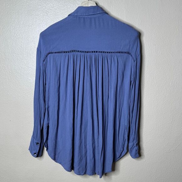 Free People Shirt Women Medium Blue Crochet Lace Inset Katie Bird Button Up Boho - Picture 10 of 12